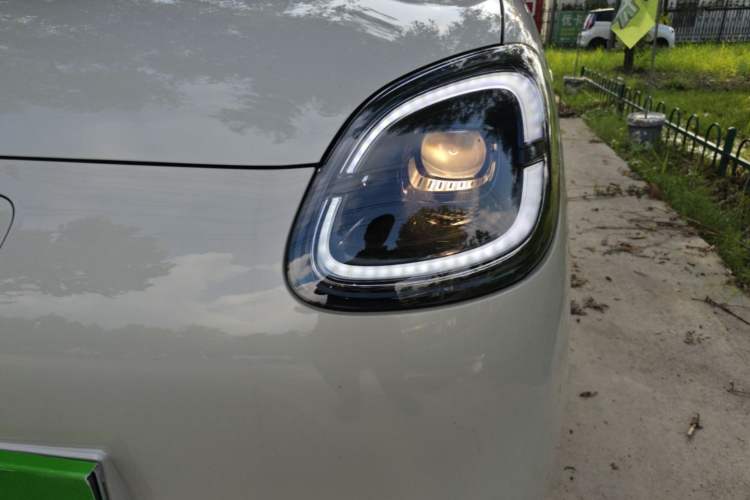 Used Wuling Hongguang MINIEV 2025 Four-Door Version Advanced Edition Left Front Headlight