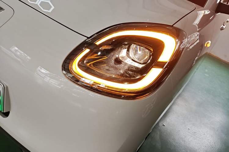 Used Wuling Hongguang MINIEV 2025 Four-Door Version Advanced Edition Left Front Headlight