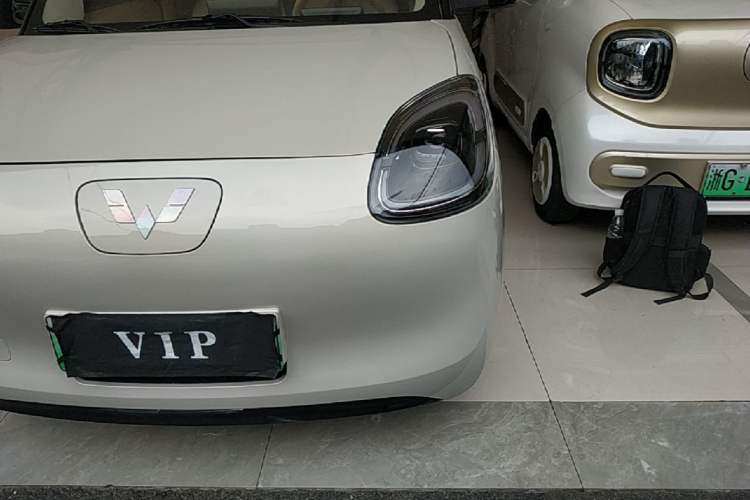 Used Wuling Hongguang MINIEV 2025 Four-Door Version Premium Edition Left Front Headlight