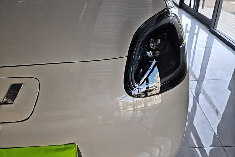 Used Wuling Hongguang MINIEV 2025 Four-Door Version Advanced Edition Left Front Headlight