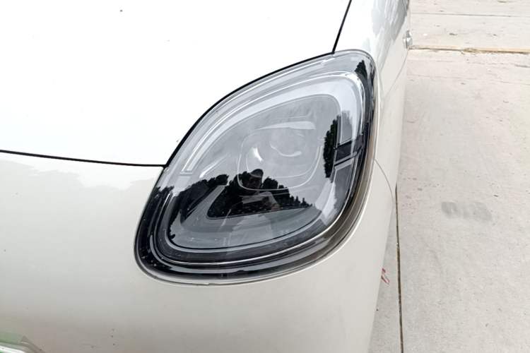 Used Wuling Hongguang MINIEV 2025 Four-Door Version Advanced Edition Left Front Headlight
