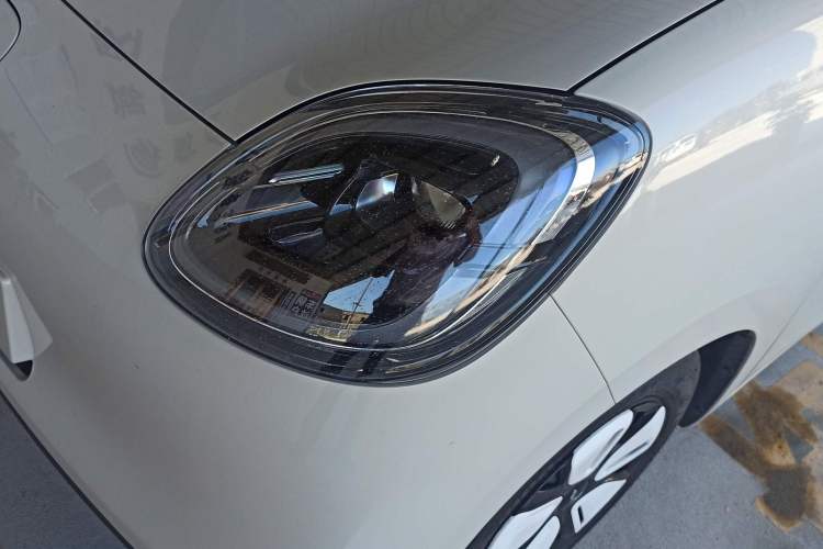 Used Wuling Hongguang MINIEV 2025 Four-Door Version Advanced Edition Left Front Headlight