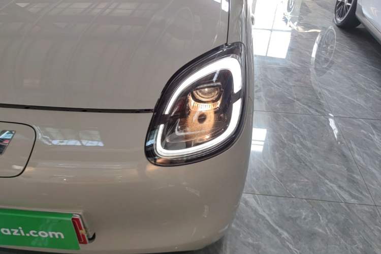 Used Wuling Hongguang MINIEV 2025 Four-Door Version Advanced Edition Left Front Headlight