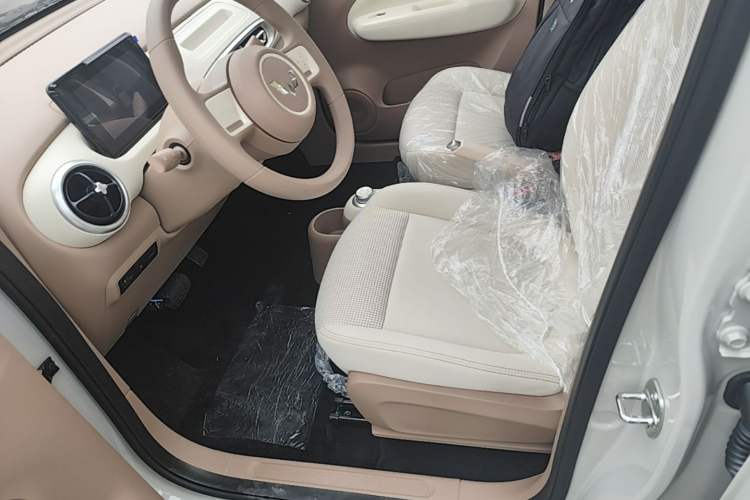 Used Wuling Hongguang MINIEV 2025 Four-Door Version Advanced Edition Left Front Seat