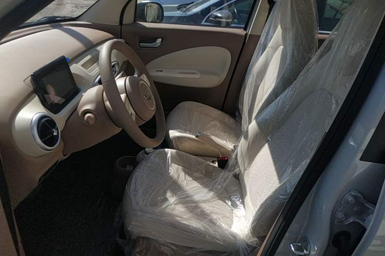 Used Wuling Hongguang MINIEV 2025 Four-Door Version Advanced Edition Left Front Seat