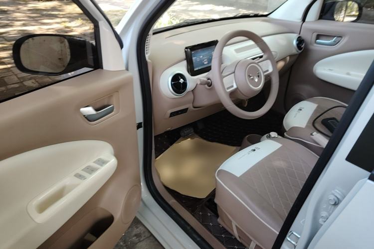 Used Wuling Hongguang MINIEV 2025 Four-Door Version Advanced Edition Left Front Seat