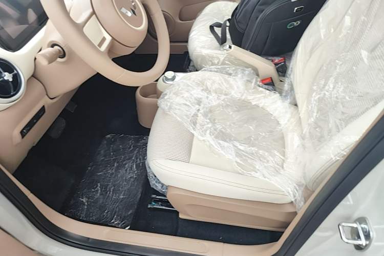 Used Wuling Hongguang MINIEV 2025 Four-Door Version Advanced Edition Left Front Seat