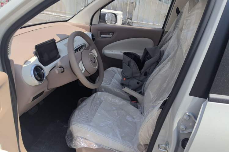 Used Wuling Hongguang MINIEV 2025 Four-Door Version Advanced Edition Left Front Seat