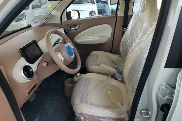 Used Wuling Hongguang MINIEV 2025 Four-Door Version Advanced Edition Left Front Seat