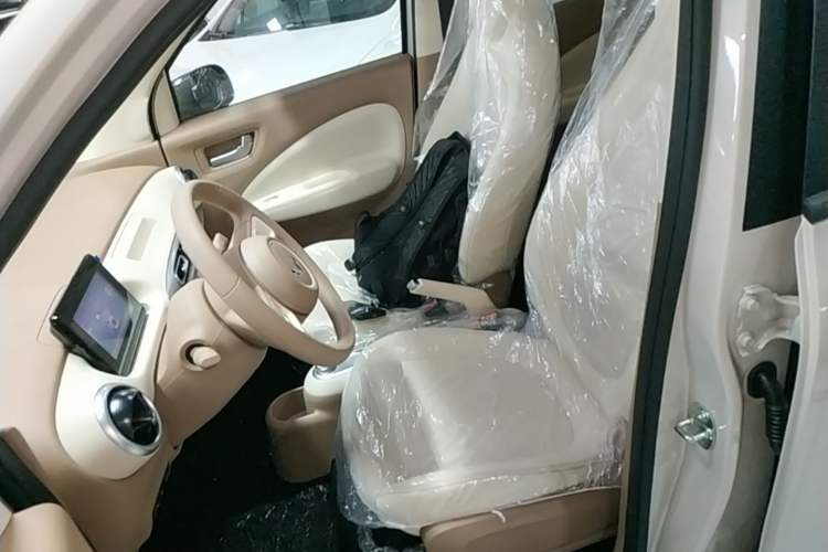Used Wuling Hongguang MINIEV 2025 Four-Door Version Advanced Edition Left Front Seat