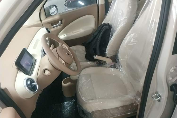 Used Wuling Hongguang MINIEV 2025 Four-Door Version Advanced Edition Left Front Seat