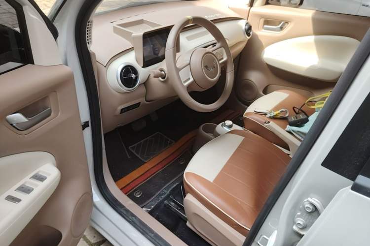 Used Wuling Hongguang MINIEV 2025 Four-Door Version Advanced Edition Left Front Seat