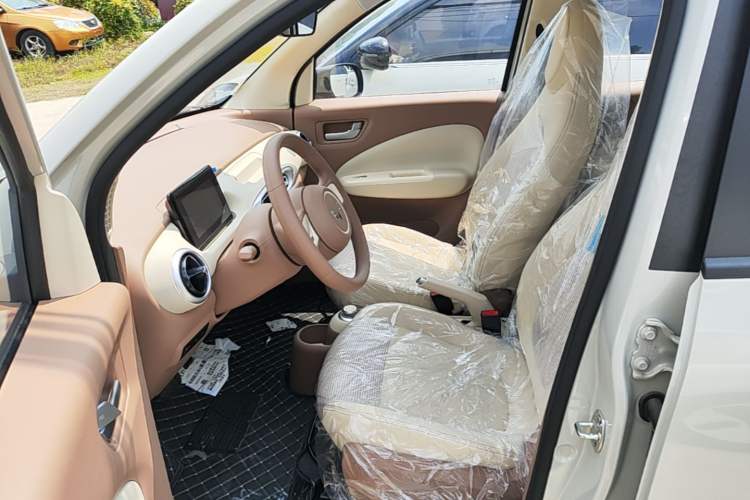 Used Wuling Hongguang MINIEV 2025 Four-Door Version Advanced Edition Left Front Seat