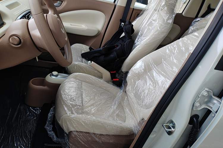 Used Wuling Hongguang MINIEV 2025 Four-Door Version Advanced Edition Left Front Seat