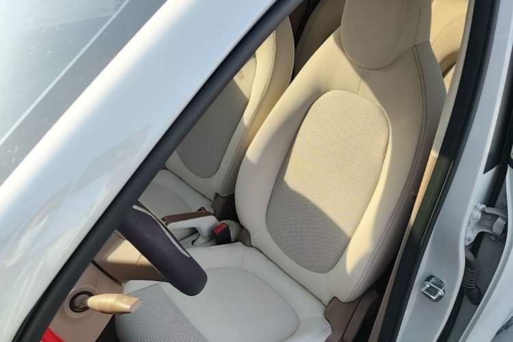 Used Wuling Hongguang MINIEV 2025 Four-Door Version Advanced Edition Left Front Seat