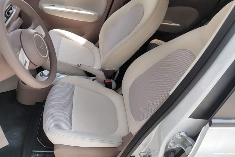 Used Wuling Hongguang MINIEV 2025 Four-Door Version Advanced Edition Left Front Seat