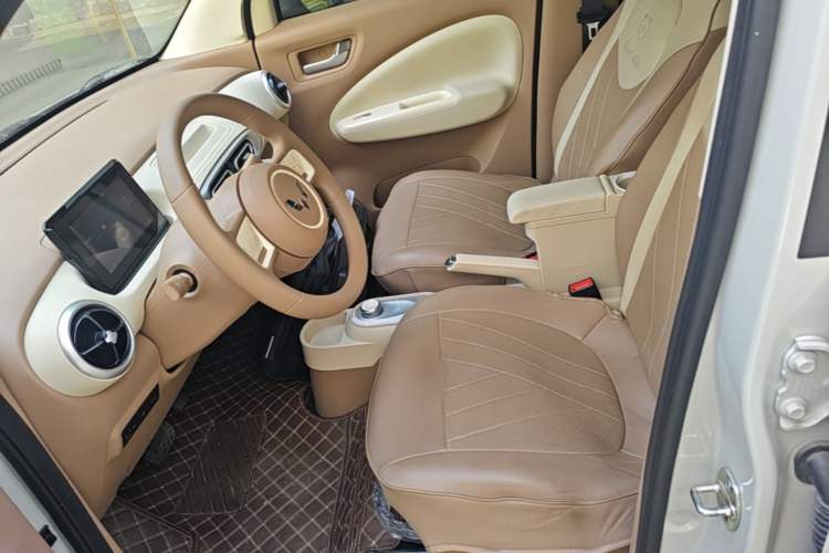Used Wuling Hongguang MINIEV 2025 Four-Door Version Advanced Edition Left Front Seat
