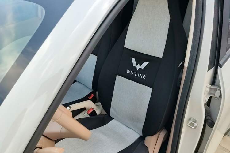 Used Wuling Hongguang MINIEV 2025 Four-Door Version Advanced Edition Left Front Seat