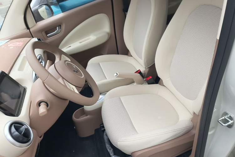 Used Wuling Hongguang MINIEV 2025 Four-Door Version Advanced Edition Left Front Seat