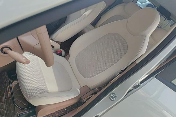 Used Wuling Hongguang MINIEV 2025 Four-Door Version Advanced Edition Left Front Seat