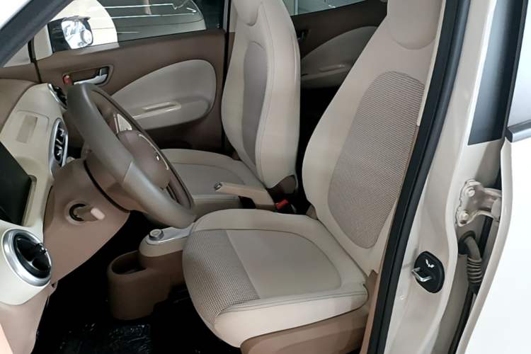 Used Wuling Hongguang MINIEV 2025 Four-Door Version Advanced Edition Left Front Seat