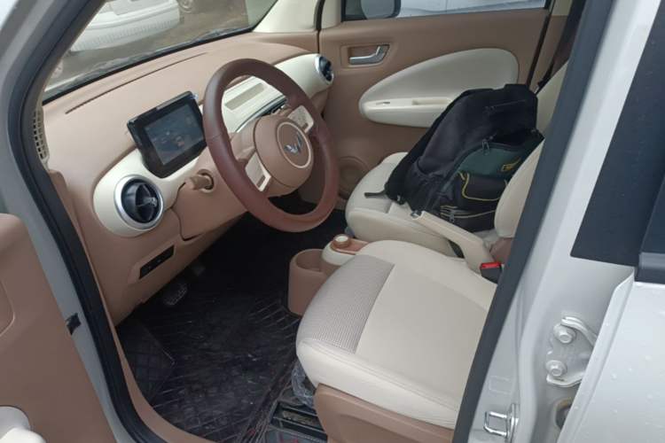 Used Wuling Hongguang MINIEV 2025 Four-Door Version Advanced Edition Left Front Seat
