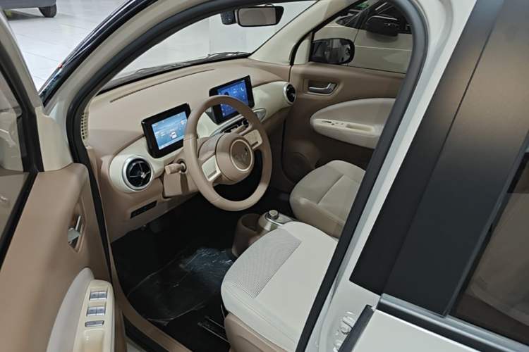 Used Wuling Hongguang MINIEV 2025 Four-Door Version Zhenxiang+ Edition Left Front Seat