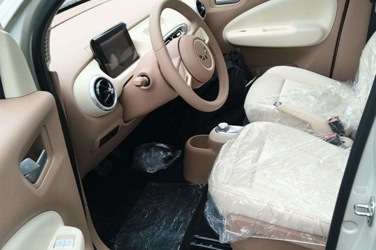 Used Wuling Hongguang MINIEV 2025 Four-Door Version Advanced Edition Left Front Seat