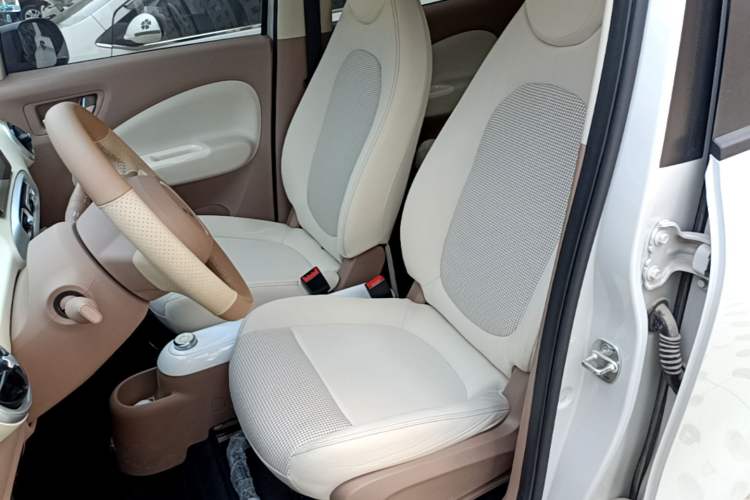 Used Wuling Hongguang MINIEV 2025 Four-Door Version Premium Edition Left Front Seat