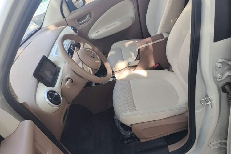 Used Wuling Hongguang MINIEV 2025 Four-Door Version Advanced Edition Left Front Seat