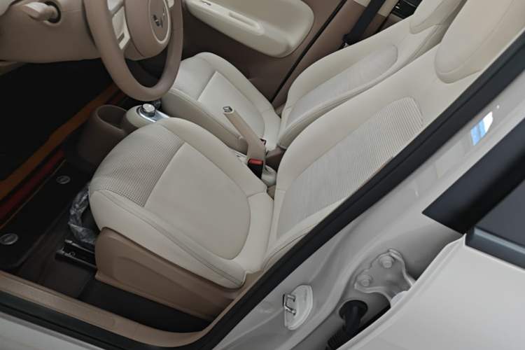 Used Wuling Hongguang MINIEV 2025 Four-Door Version Advanced Edition Left Front Seat