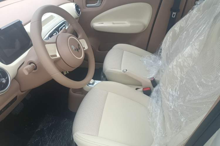 Used Wuling Hongguang MINIEV 2025 Four-Door Version Advanced Edition Left Front Seat