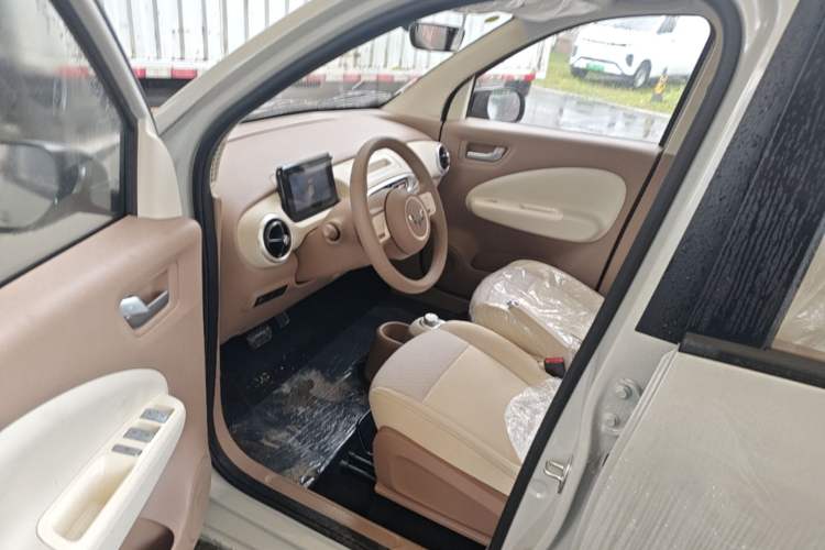 Used Wuling Hongguang MINIEV 2025 Four-Door Version Advanced Edition Left Front Seat