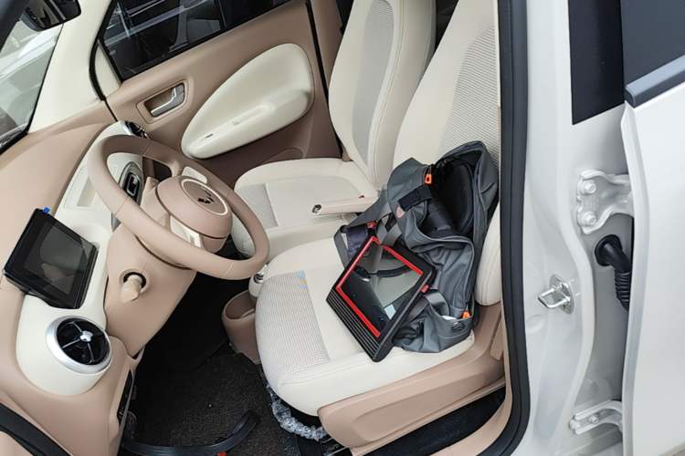 Used Wuling Hongguang MINIEV 2025 Four-Door Version Advanced Edition Left Front Seat