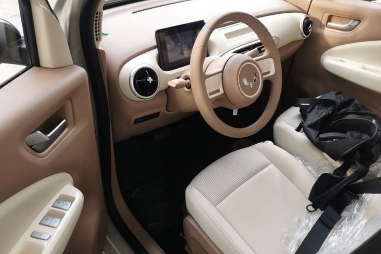 Used Wuling Hongguang MINIEV 2025 Four-Door Version Advanced Edition Left Front Seat