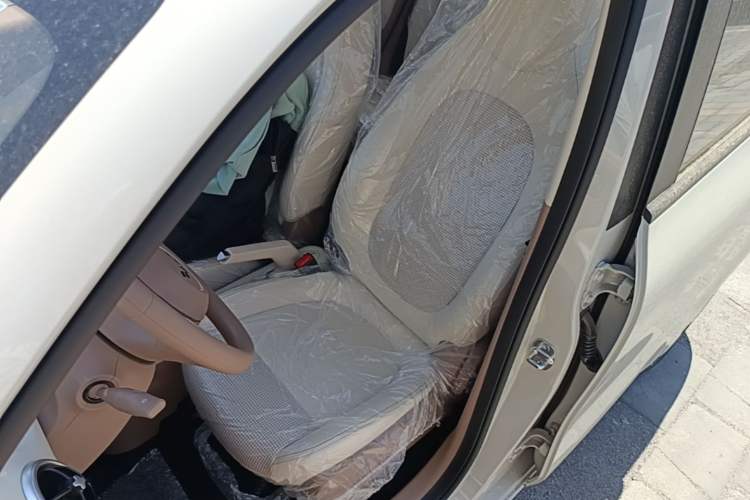 Used Wuling Hongguang MINIEV 2025 Four-Door Version Advanced Edition Left Front Seat