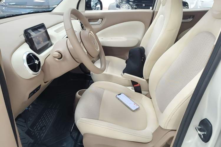 Used Wuling Hongguang MINIEV 2025 Four-Door Version Advanced Edition Left Front Seat