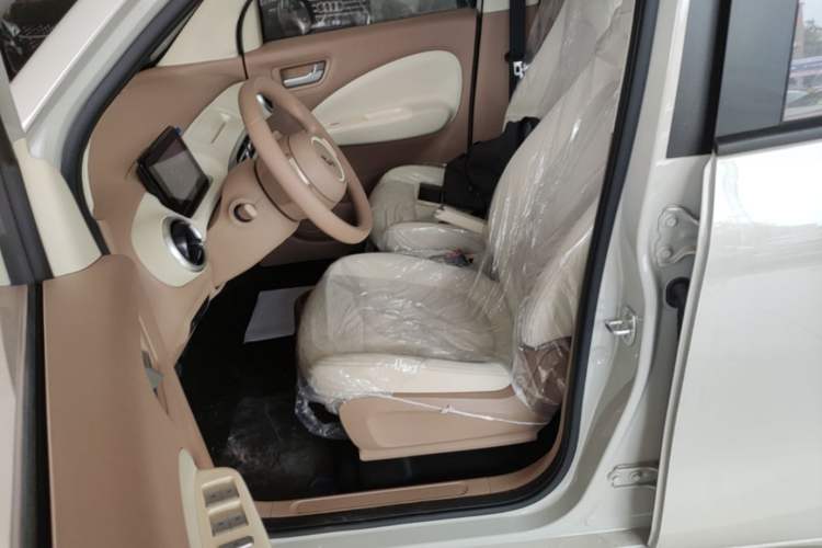 Used Wuling Hongguang MINIEV 2025 Four-Door Version Advanced Edition Left Front Seat