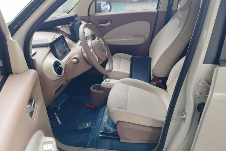 Used Wuling Hongguang MINIEV 2025 Four-Door Version Zhenxiang+ Edition Left Front Seat