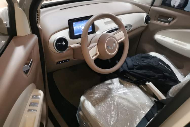 Used Wuling Hongguang MINIEV 2025 Four-Door Version Advanced Edition Left Front Seat