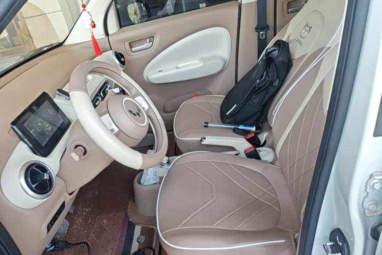 Used Wuling Hongguang MINIEV 2025 Four-Door Version Advanced Edition Left Front Seat