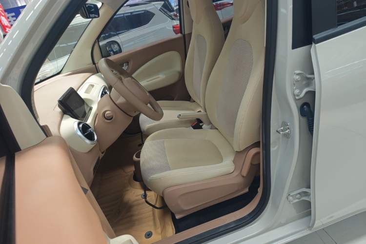 Used Wuling Hongguang MINIEV 2025 Four-Door Version Advanced Edition Left Front Seat