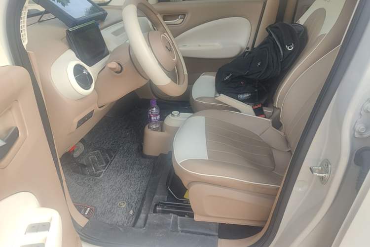 Used Wuling Hongguang MINIEV 2025 Four-Door Version Advanced Edition Left Front Seat