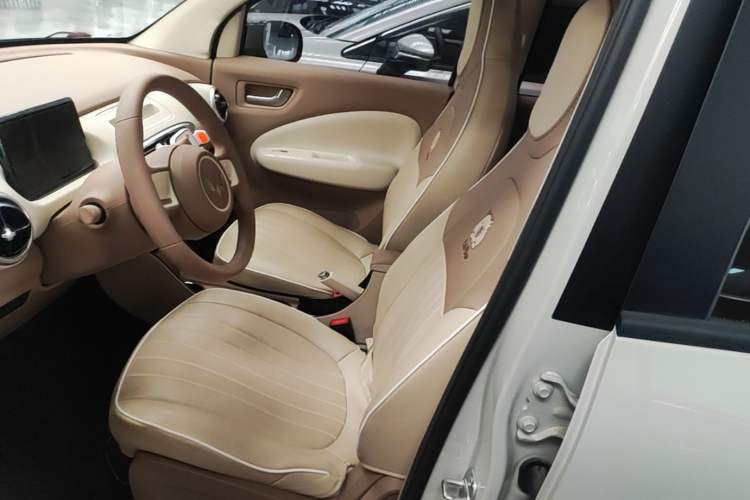 Used Wuling Hongguang MINIEV 2025 Four-Door Version Advanced Edition Left Front Seat