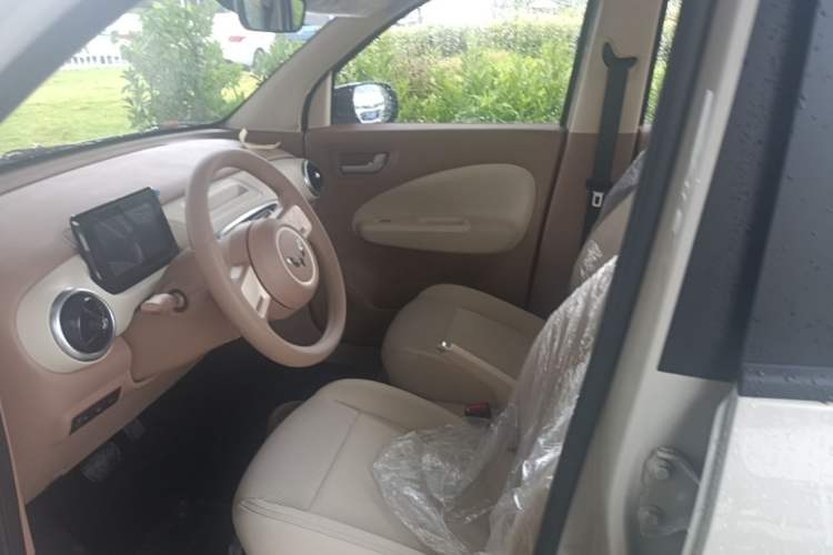 Used Wuling Hongguang MINIEV 2025 Four-Door Version Advanced Edition Left Front Seat