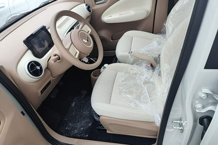 Used Wuling Hongguang MINIEV 2025 Four-Door Version Advanced Edition Left Front Seat