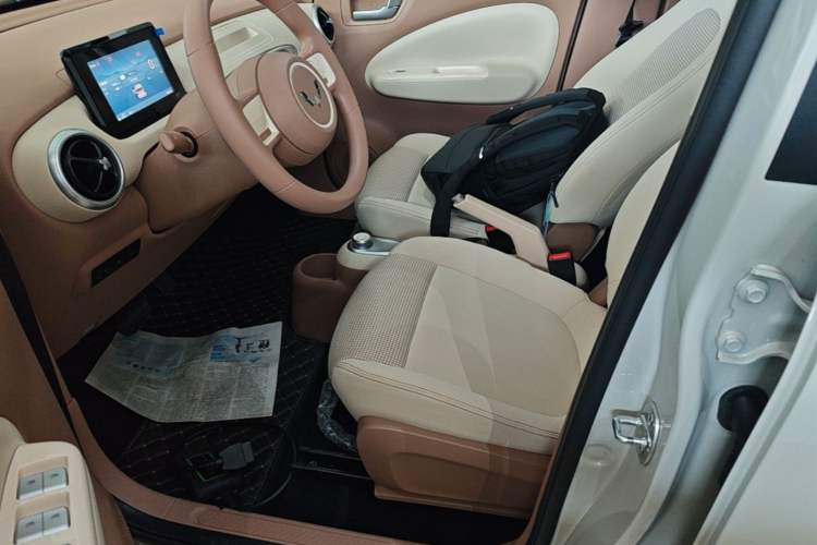 Used Wuling Hongguang MINIEV 2025 Four-Door Version Advanced Edition Left Front Seat
