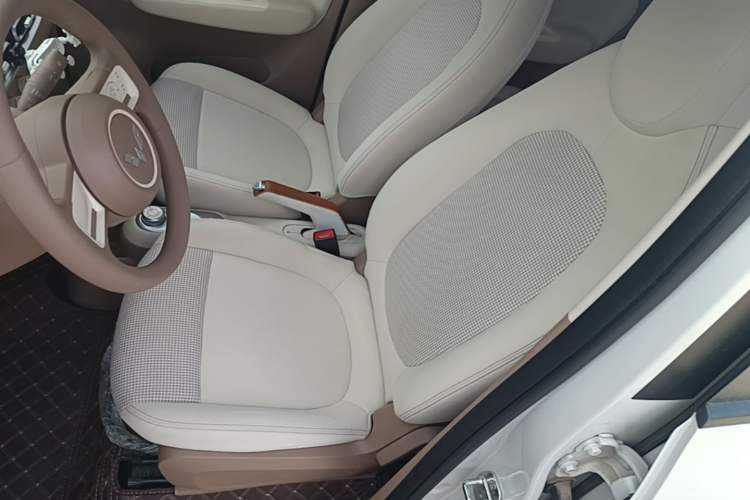 Used Wuling Hongguang MINIEV 2025 Four-Door Version Advanced Edition Left Front Seat