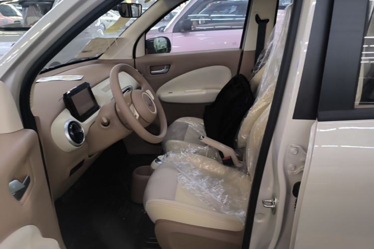 Used Wuling Hongguang MINIEV 2025 Four-Door Version Advanced Edition Left Front Seat