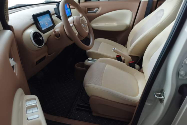 Used Wuling Hongguang MINIEV 2025 Four-Door Version Advanced Edition Left Front Seat